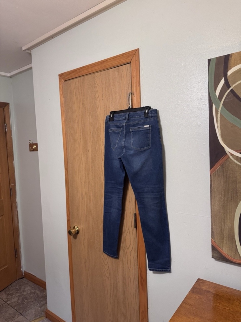 White House Black Market Size 8R Medium Wash Mid-Rise Skinny Leg Jeans - EUC - Picture 2 of 4